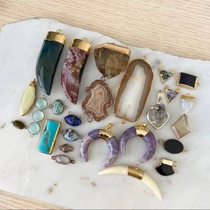 HUGE LOT OF GEMSTONE PENDANTS JEWELRY MAKING